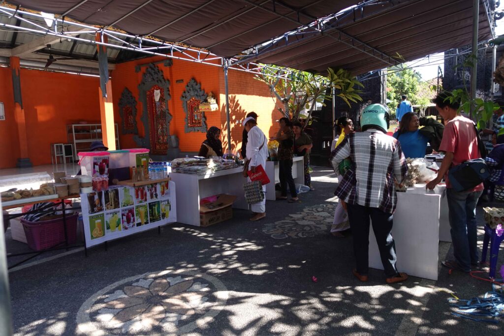 Pasar Murah di Pura Jagadnatha Sangkara Hyan